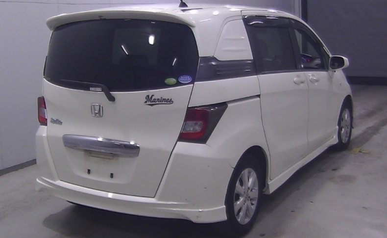 HONDA FREED SPIKE G Aero 2011