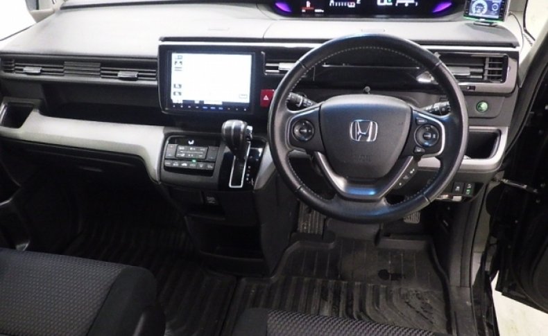 HONDA STEPWGN SPADA 8 SEATER 2015