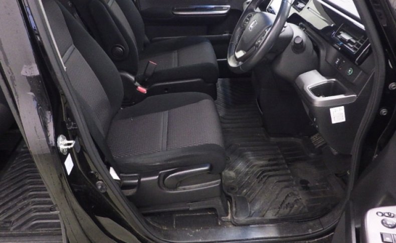 HONDA STEPWGN SPADA 8 SEATER 2015