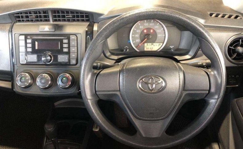 TOYOTA COROLLA AXIO X 2016