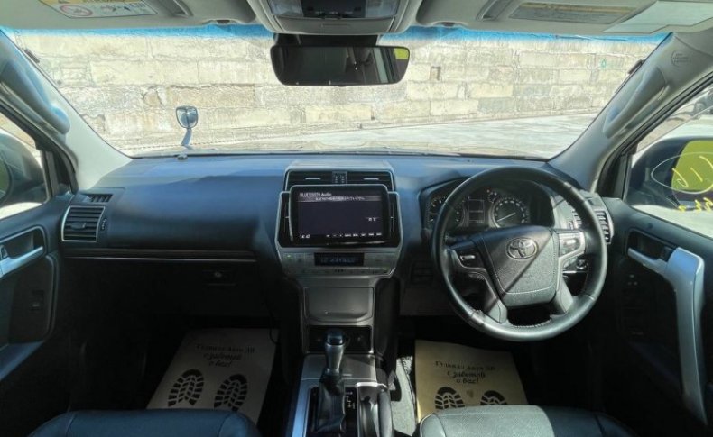 TOYOTA LAND CRUISER PRADO TX LEATHER PACKAGE 7-SEATER 2017