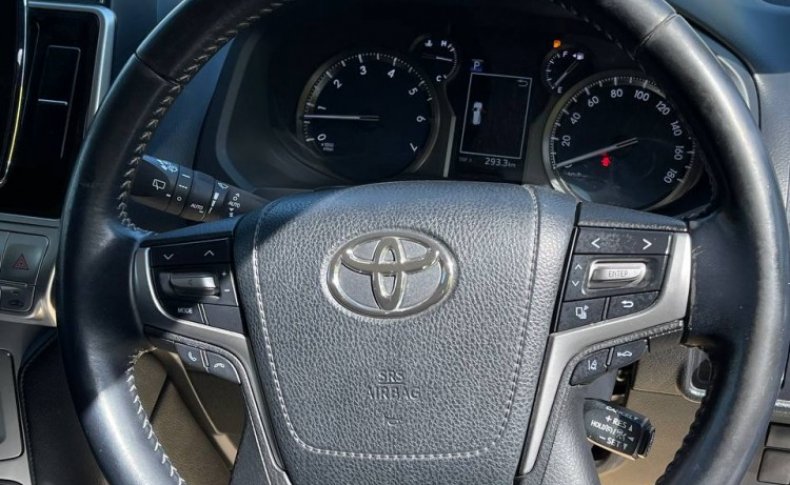 TOYOTA LAND CRUISER PRADO TX LEATHER PACKAGE 7-SEATER 2017