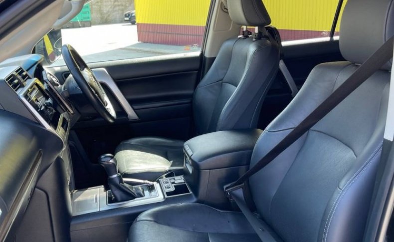TOYOTA LAND CRUISER PRADO TX LEATHER PACKAGE 7-SEATER 2017
