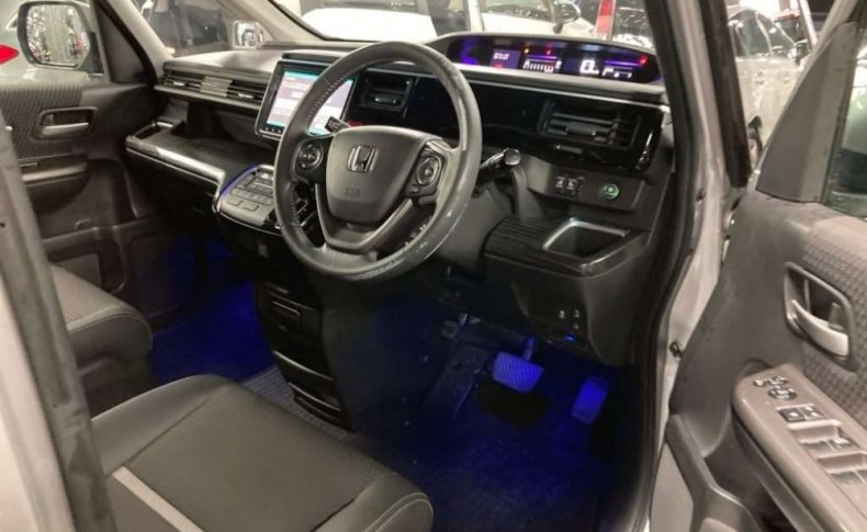 HONDA STEPWGN COOL SPIRIT 8-SEATERS 2015