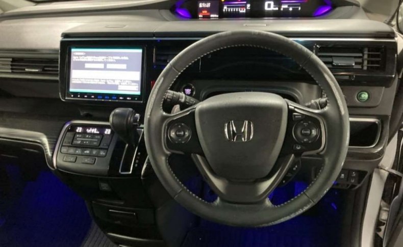 HONDA STEPWGN COOL SPIRIT 8-SEATERS 2015