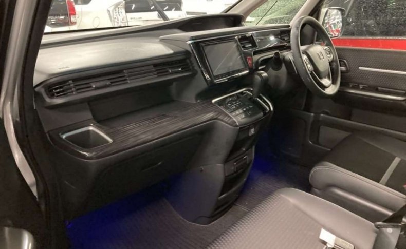 HONDA STEPWGN COOL SPIRIT 8-SEATERS 2015