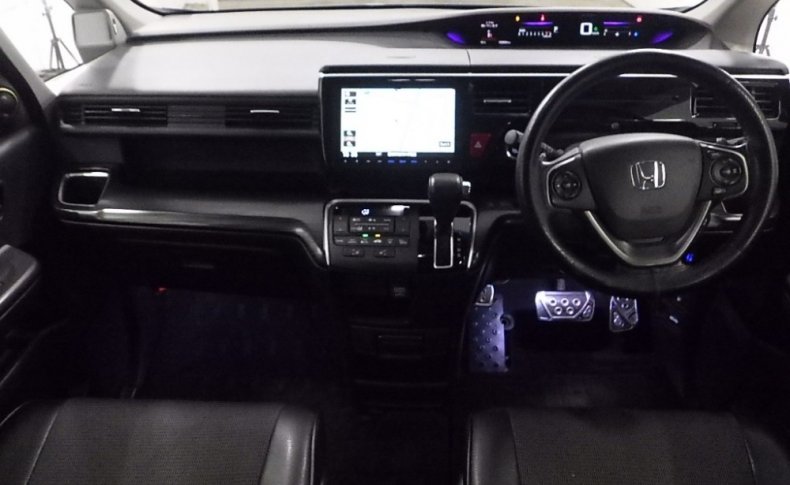 HONDA STEPWGN COOL SPIRIT 8-SEATERS 2015