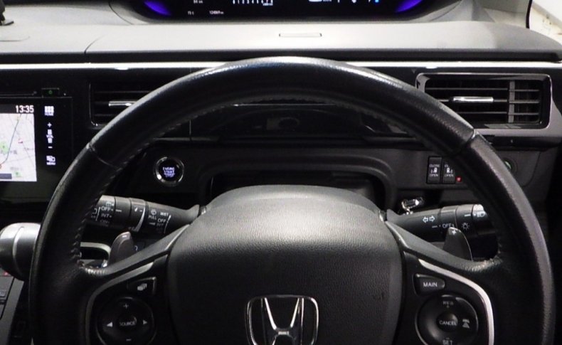 HONDA STEPWGN COOL SPIRIT 8-SEATERS 2015