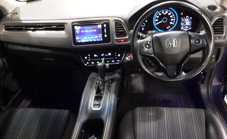 HONDA VEZEL S 2014