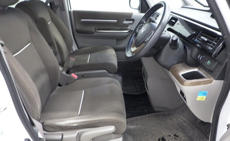 HONDA STEPWGN G EX 8 Seaters 2015