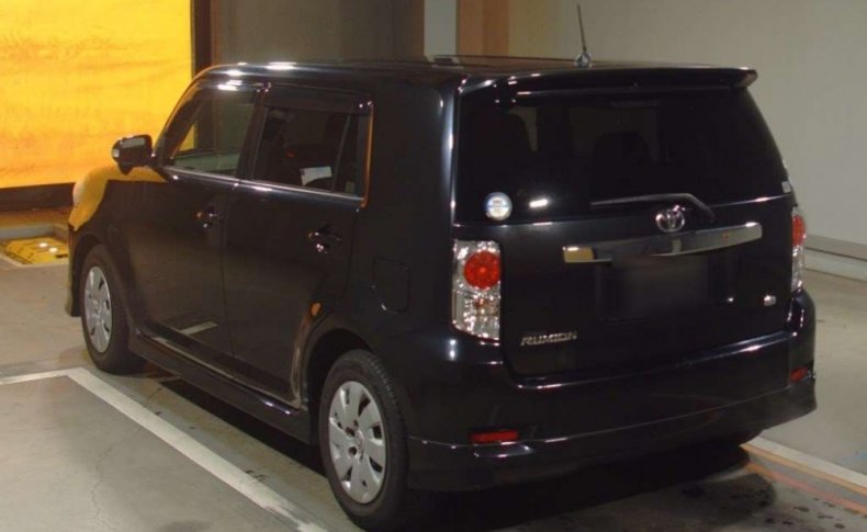 TOYOTA COROLLA RUMION G ON B 2011