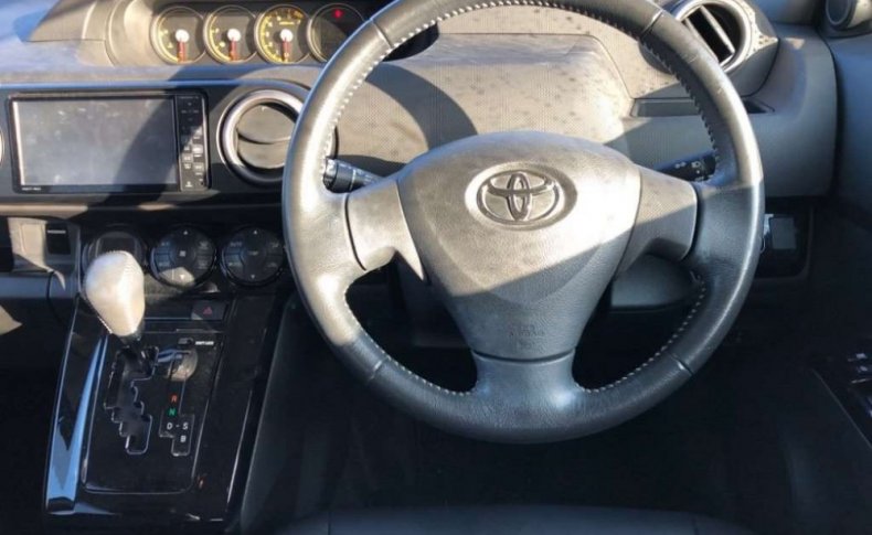 TOYOTA COROLLA RUMION G ON B 2011