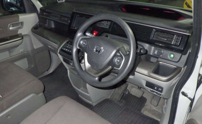 HONDA STEPWGN G 8-SEATERS 2016