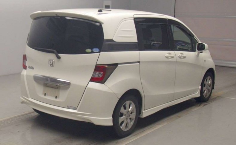 HONDA FREED SPIKE G AERO 2010