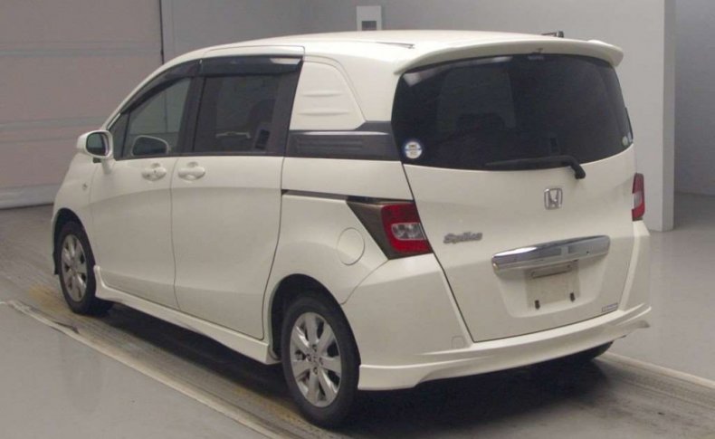 HONDA FREED SPIKE G AERO 2010