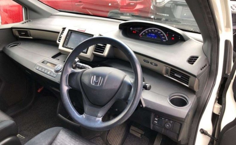 HONDA FREED SPIKE G AERO 2010