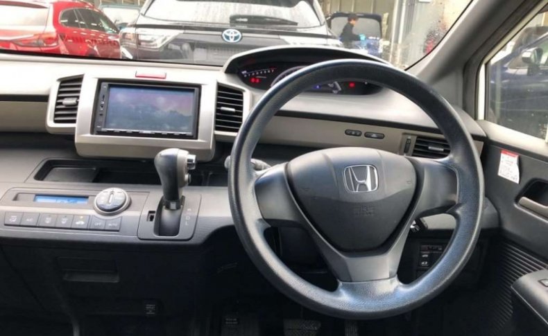 HONDA FREED SPIKE G AERO 2010