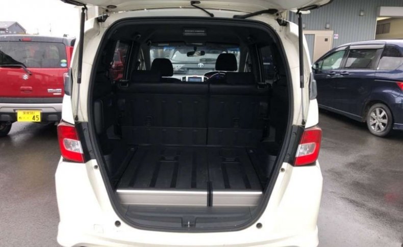 HONDA FREED SPIKE G AERO 2010