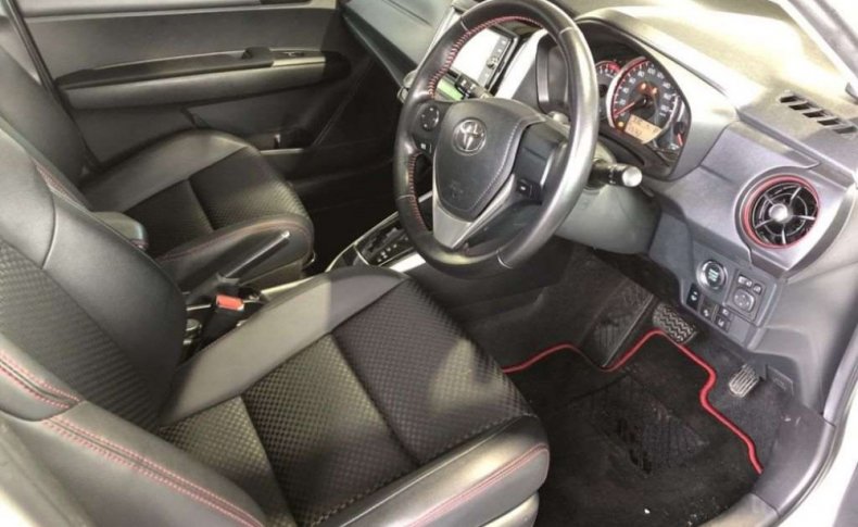 TOYOTA COROLLA FIELDER 1.5G Plus ﾚｯﾄﾞ 4WD 2016