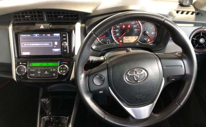 TOYOTA COROLLA FIELDER 1.5G Plus ﾚｯﾄﾞ 4WD 2016