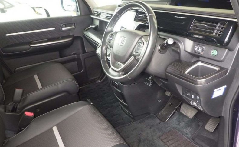 HONDA STEPWGN COOL SPIRIT 7-SEATERS 2015