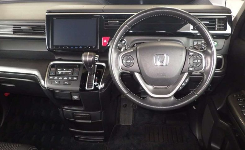 HONDA STEPWGN COOL SPIRIT 7-SEATERS 2015