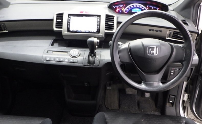 HONDA FREED SPIKE G JUST SELECTION 2010