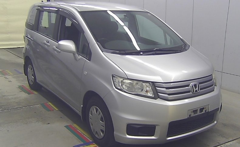 HONDA FREED SPIKE G 2011