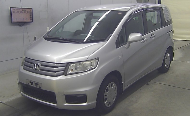 HONDA FREED SPIKE G 2011