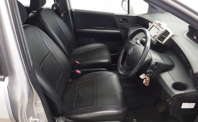 HONDA FREED SPIKE G 2011