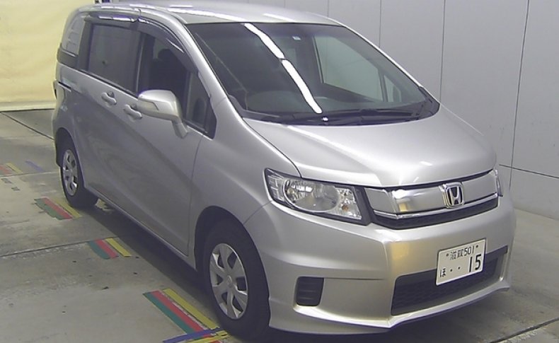 HONDA FREED SPIKE G PREMIUM EDITION 2015