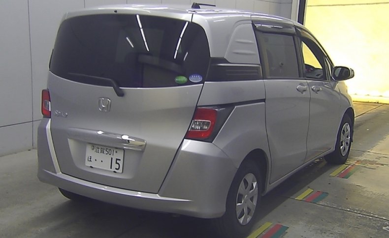 HONDA FREED SPIKE G PREMIUM EDITION 2015