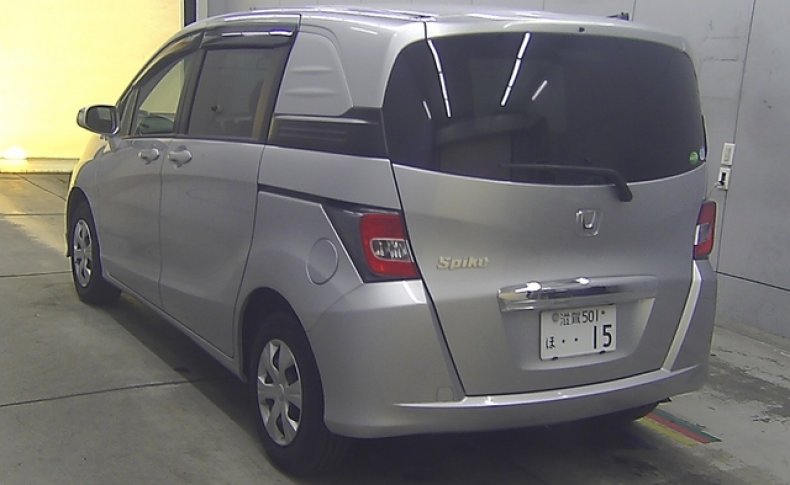 HONDA FREED SPIKE G PREMIUM EDITION 2015