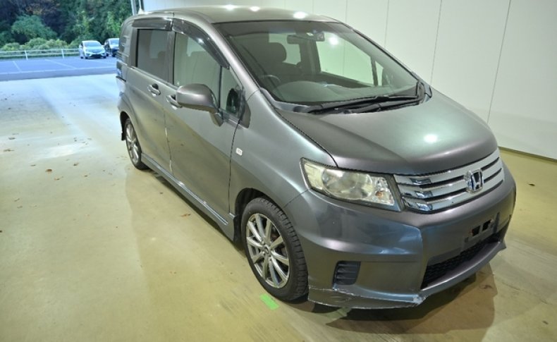 HONDA FREED SPIKE G AERO 2011