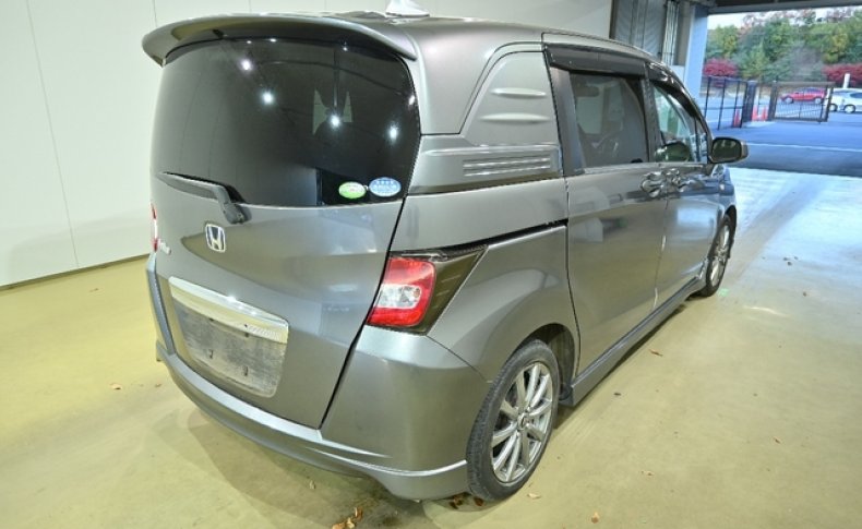 HONDA FREED SPIKE G AERO 2011