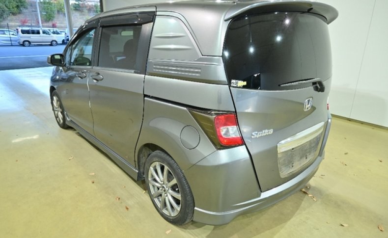 HONDA FREED SPIKE G AERO 2011