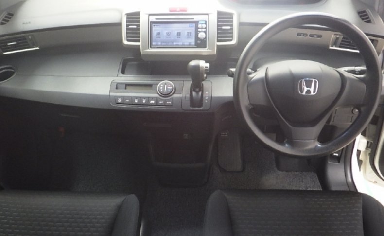HONDA FREED SPIKE G Aero 2011