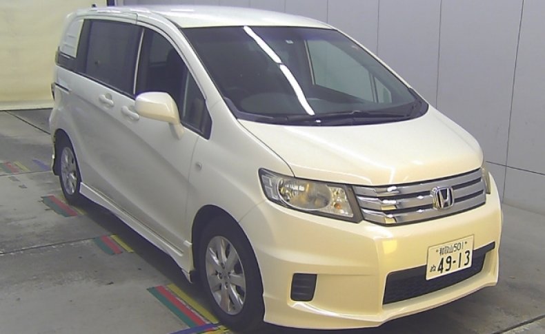 HONDA FREED SPIKE G Aero 2011