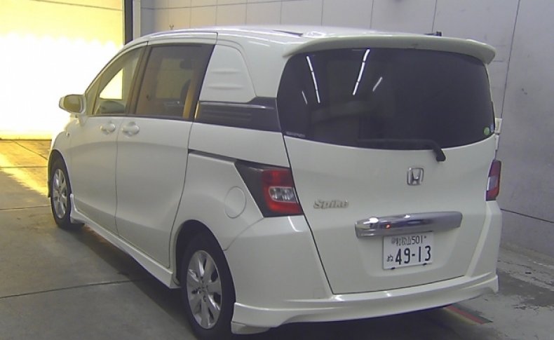 HONDA FREED SPIKE G Aero 2011