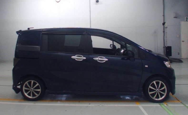 HONDA FREED SPIKE G Aero 2010