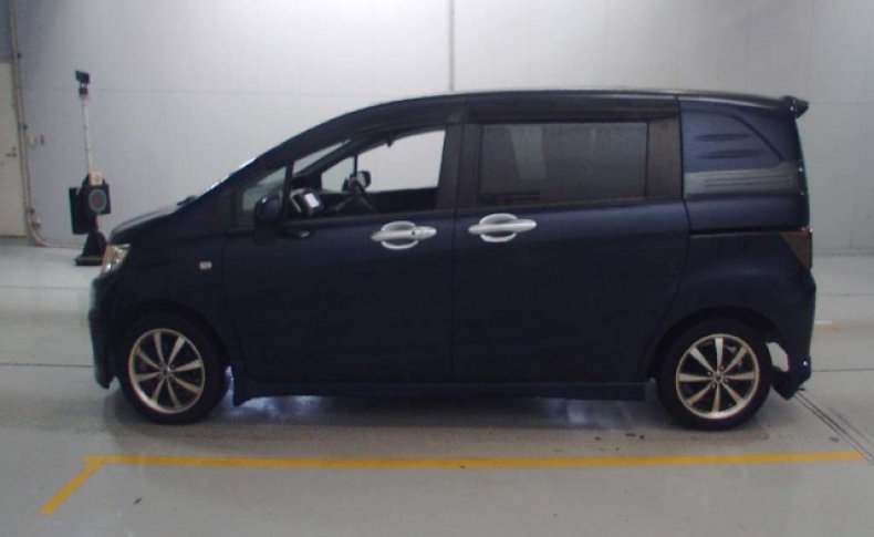 HONDA FREED SPIKE G Aero 2010
