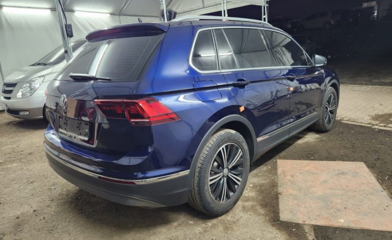 VOLKSWAGEN TIGUAN WVGZZZ5NZLW315679 2019