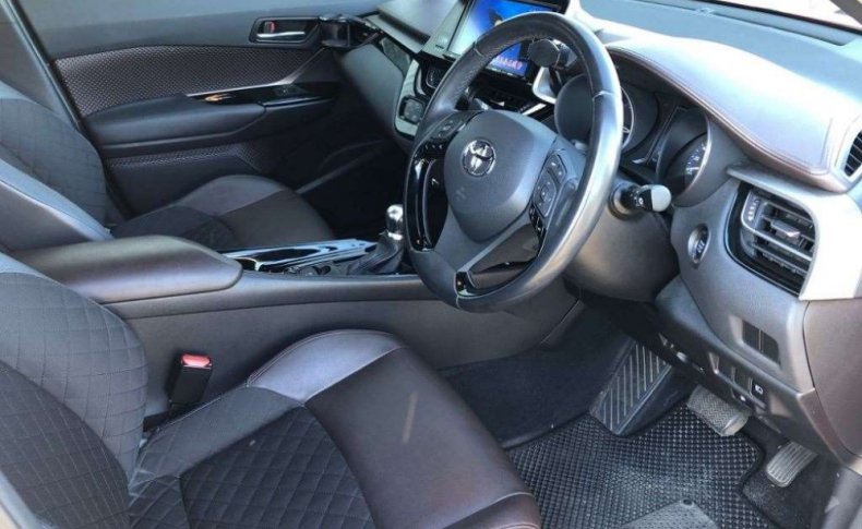 TOYOTA C-HR G-T 4WD 2016