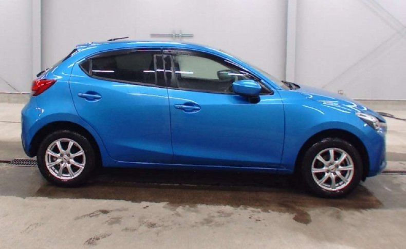 MAZDA DEMIO 13S 4WD 2015