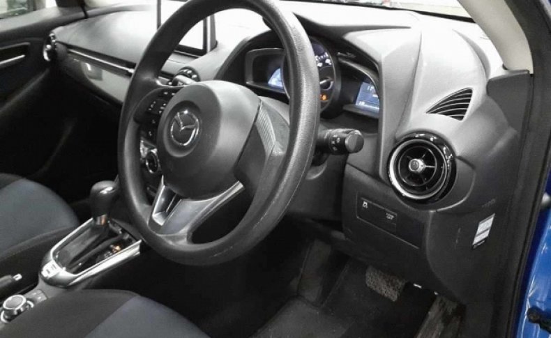 MAZDA DEMIO 13S 4WD 2015