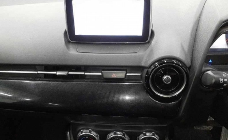 MAZDA DEMIO 13S 4WD 2015