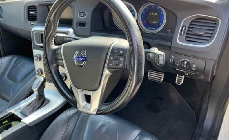 VOLVO V60 1.6 T4 R-Design 2012
