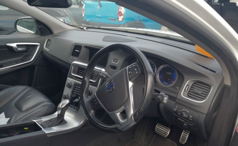 VOLVO V60 1.6 T4 R-Design 2012