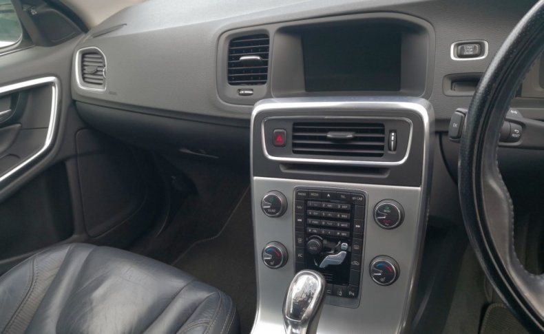 VOLVO V60 1.6 T4 R-Design 2012
