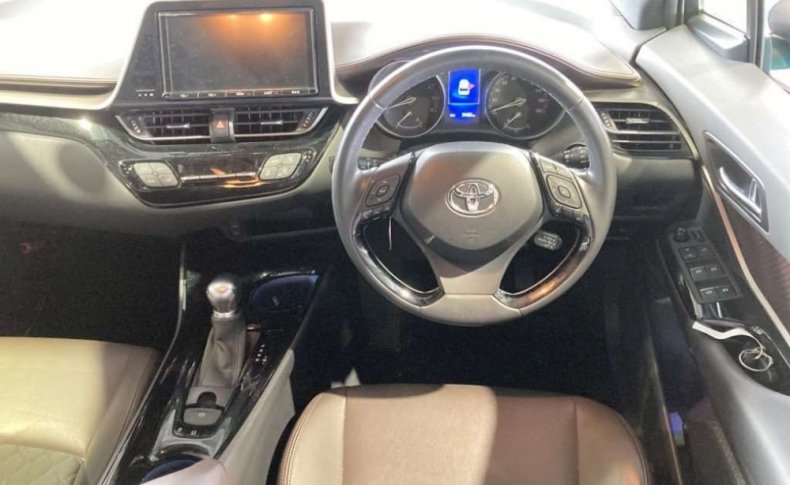 TOYOTA C-HR G-T 4WD 2016